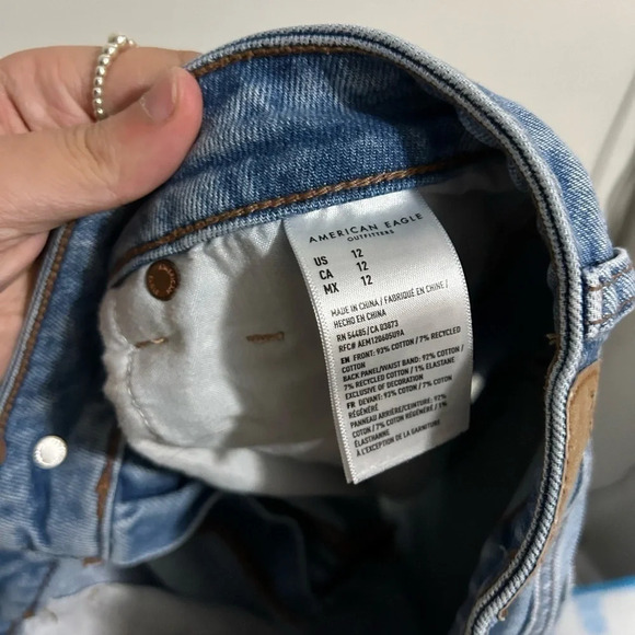 American Eagle  Mom Shorts - Picture 3 of 4